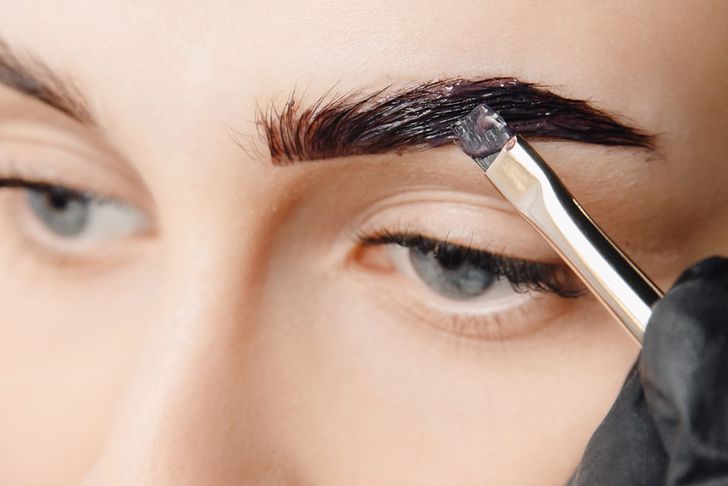 Eyebrow Henna: A Natural Way To Define Your Brows